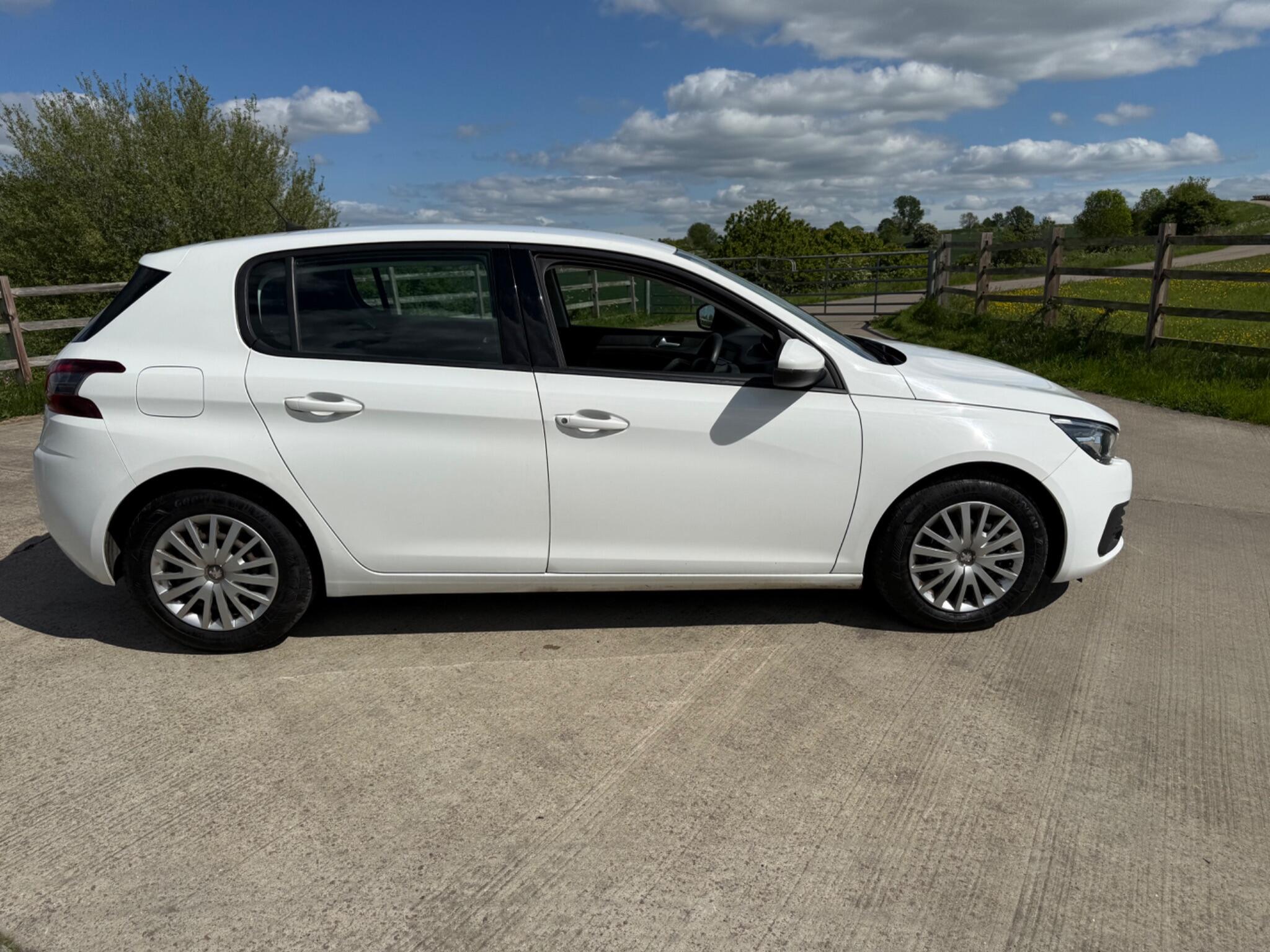 Peugeot 308 1.2 PureTech Access Euro 6 (s/s) 5dr — photo 74 of 100